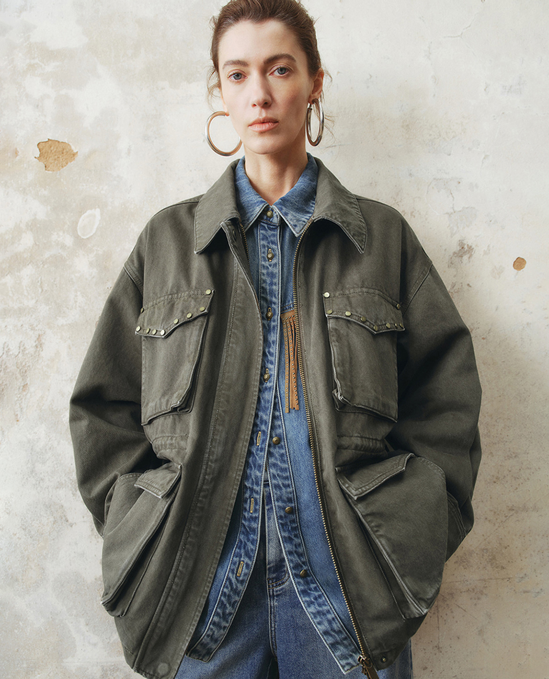 URBAN REVIVO - Áo khoác denim nữ phối túi hộp thời thượng