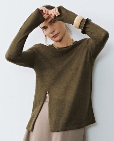  URBAN REVIVO - Áo dệt kim nữ cổ tròn tay dài xẻ tà Split Hem 