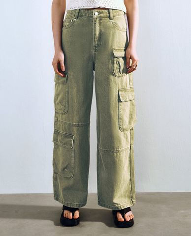  URBAN REVIVO - Quần jeans nữ ống rộng phối túi hộp cá tính 