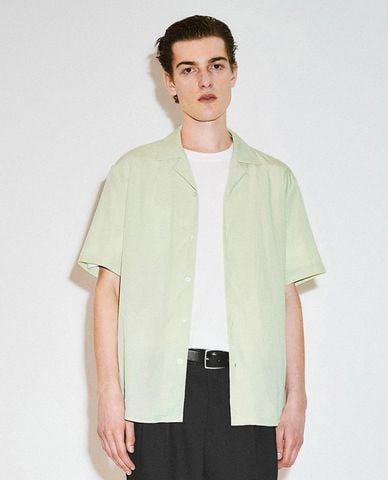  URBAN REVIVO - Áo sơ mi nam cổ bẻ tay ngắn năng động 