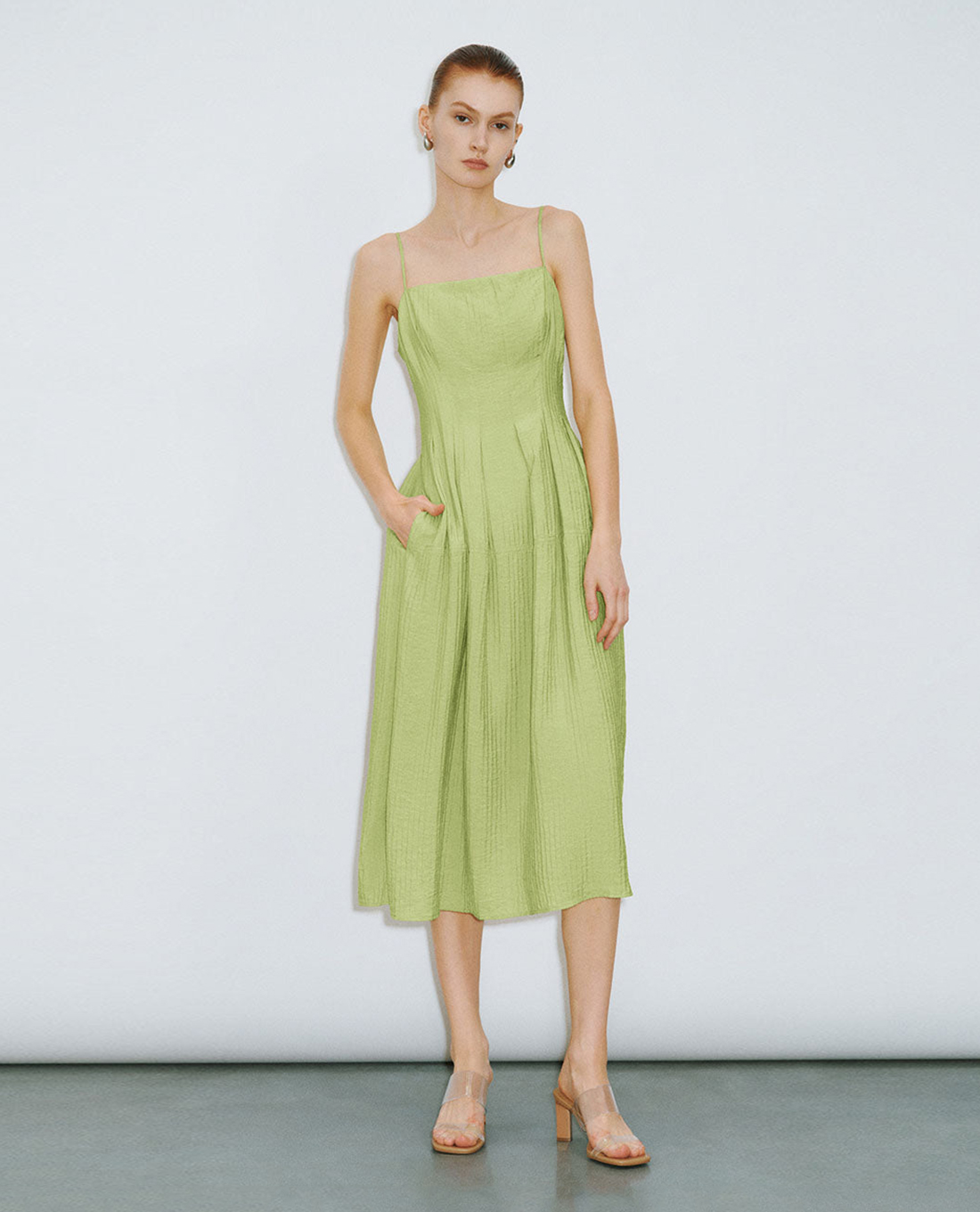 URBAN REVIVO - Đầm hai dây midi xếp li nữ tính A-Line Cami