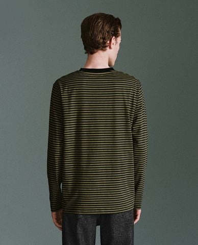  URBAN REVIVO - Áo thun nam cổ tròn tay dài hiện đại 