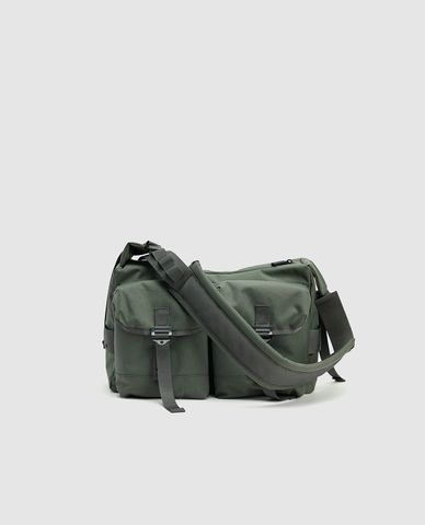  URBAN REVIVO - Túi đeo vai nam phom chữ nhật thời thượng 