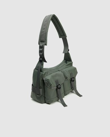  URBAN REVIVO - Túi đeo vai nam phom chữ nhật thời thượng 