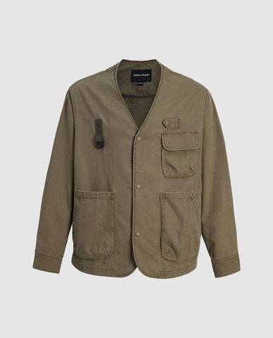  URBAN REVIVO - Áo khoác nam phom rộng phối túi cá tính V-Neck 