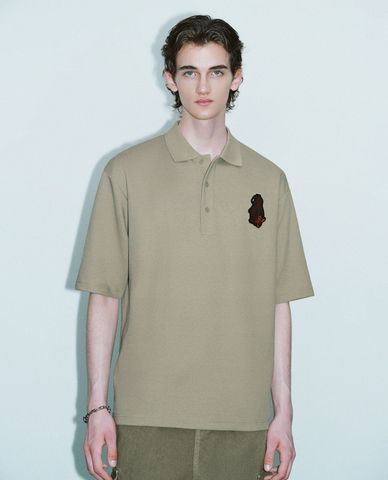  URBAN REVIVO - Áo polo nam cổ bẻ tay ngắn in hình hoạt hình 