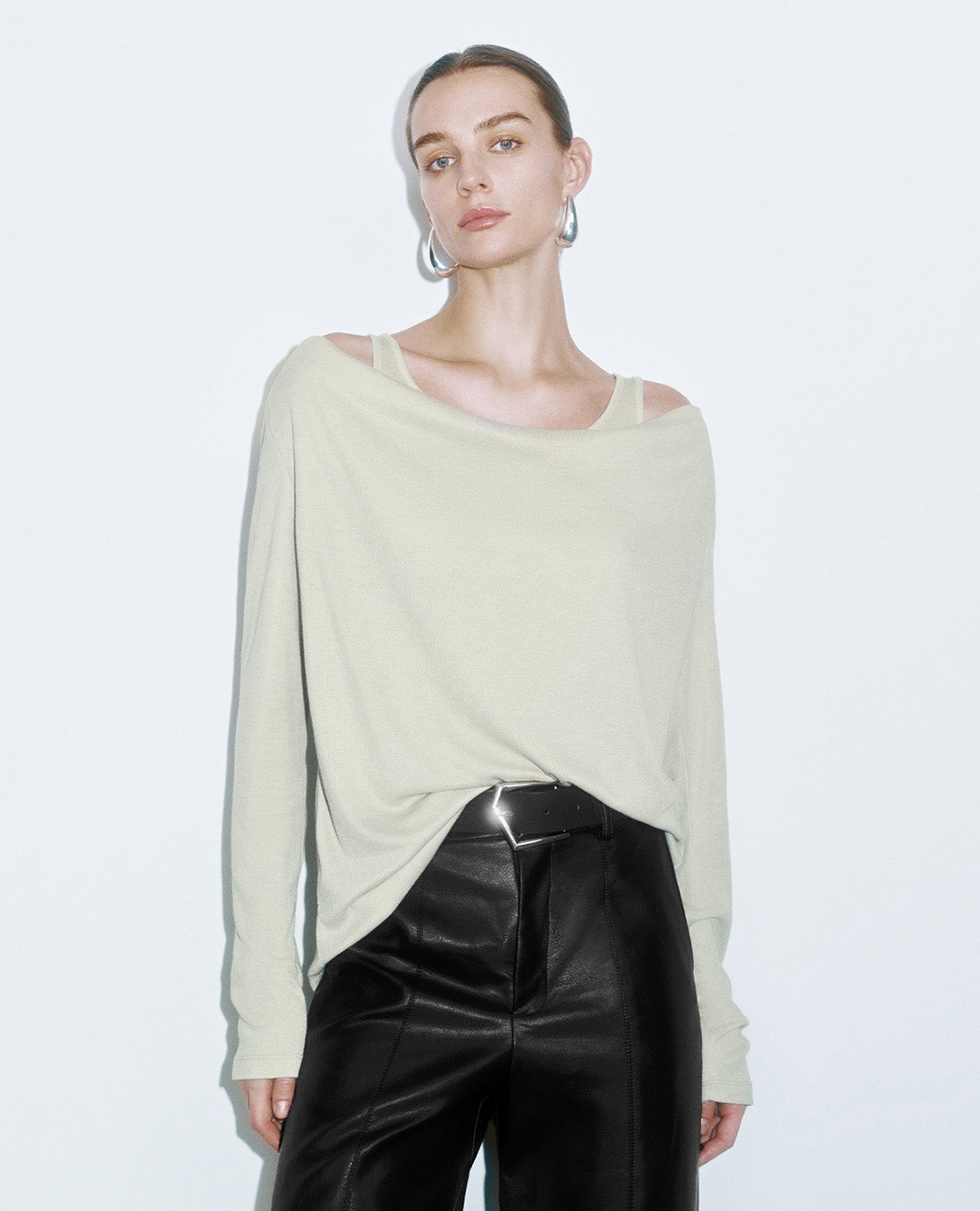 URBAN REVIVO - Áo kiểu nữ cổ tròn tay dài Loose