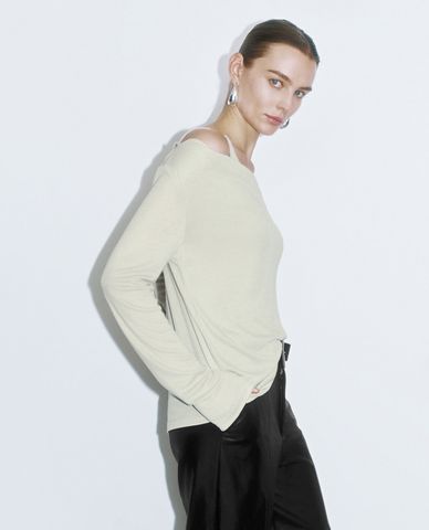  URBAN REVIVO - Áo kiểu nữ cổ tròn tay dài Loose 