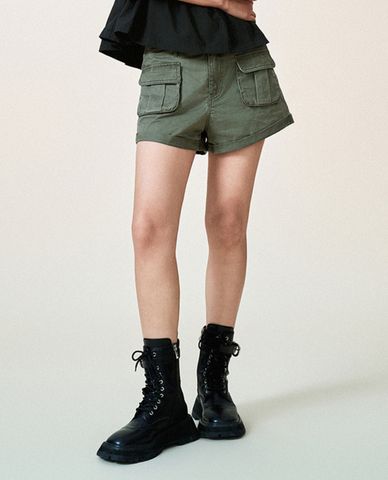  URBAN REVIVO - Quần short ngắn nữ ống rộng phối túi 