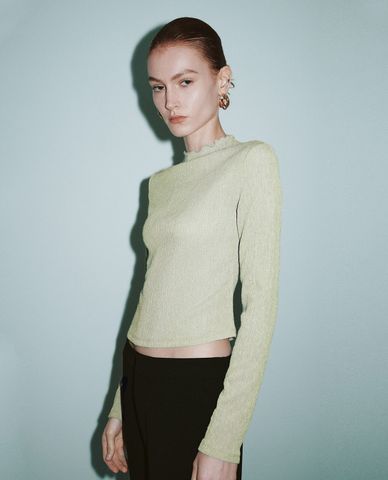  URBAN REVIVO - Áo thun nữ tay dài phom ôm Mock Neck 