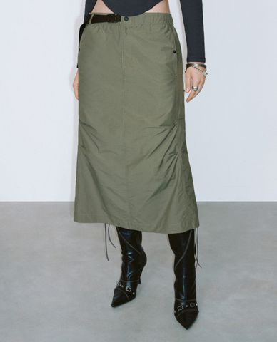  URBAN REVIVO - Chân váy phom suông midi phối dây rút Straight 