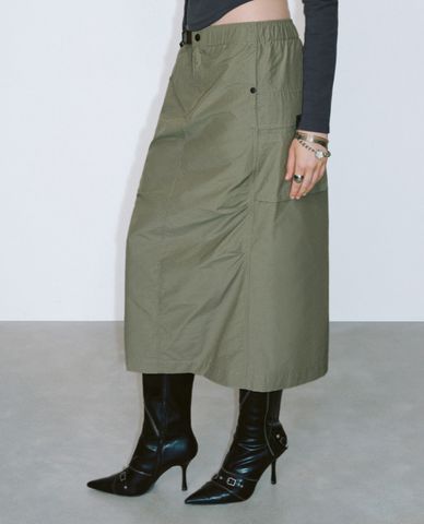  URBAN REVIVO - Chân váy phom suông midi phối dây rút Straight 