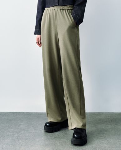  URBAN REVIVO - Quần dài nữ ống rộng lưng thun Elastic Waist Wide 