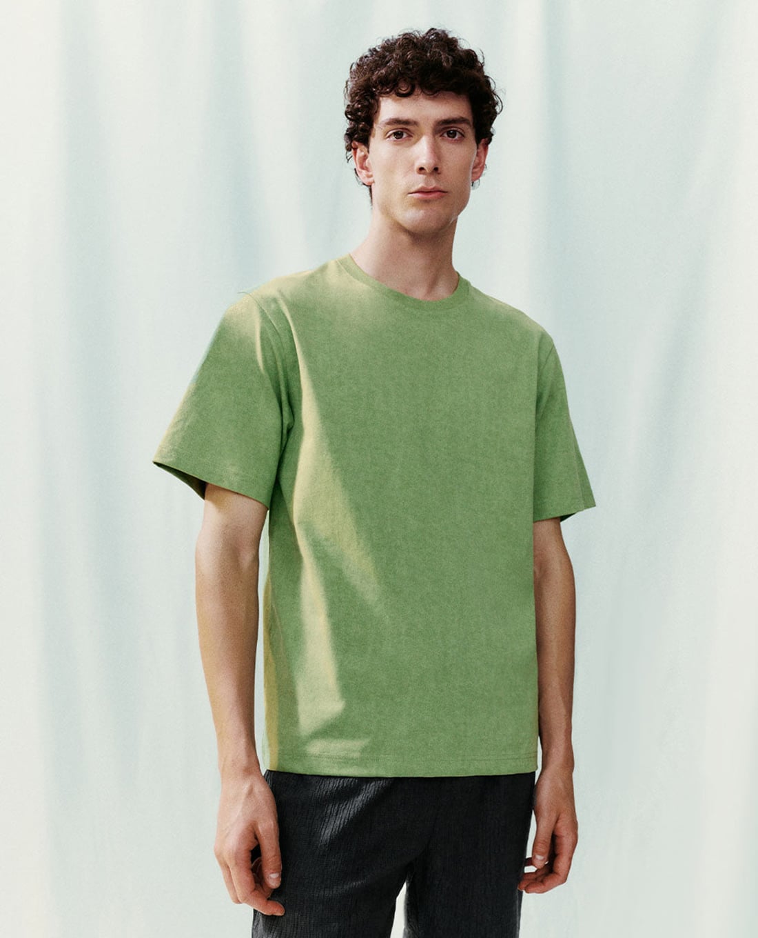 URBAN REVIVO - Áo thun nam cổ tròn tay ngắn Crew Neck Straight