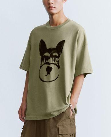  URBAN REVIVO - Áo thun nam cổ tròn tay ngắn Dog Printed 