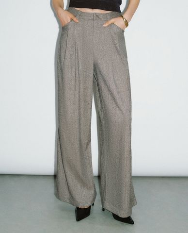  URBAN REVIVO - Quần nữ ống rộng xếp li thời thượng 