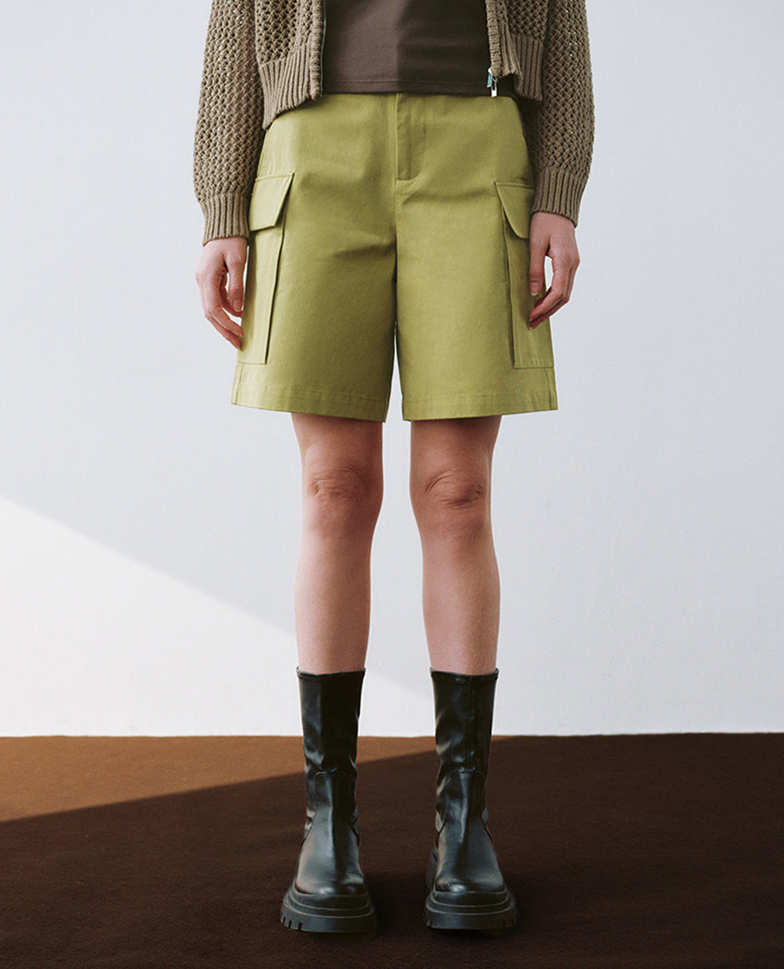 URBAN REVIVO - Quần short nữ ngang gối Leisure