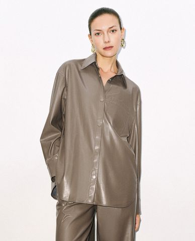  URBAN REVIVO - Áo khoác da nữ cổ bẻ tay dài Button Up Loose 