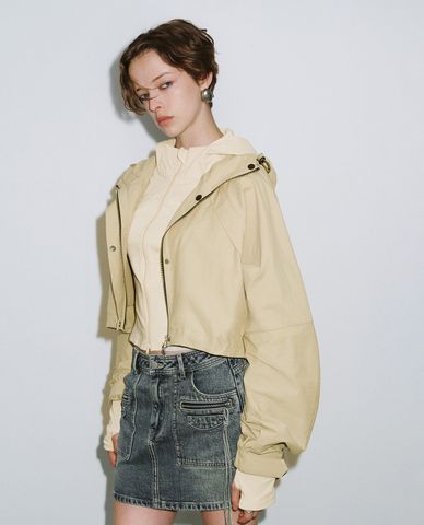  URBAN REVIVO - Áo khoác nữ phối mũ phom croptop Hooded Loose 