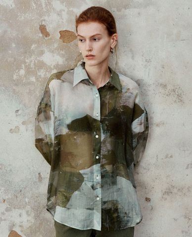  URBAN REVIVO - Áo sơ mi nữ cổ bẻ tay dài in hoạ tiết Button Up Straight 