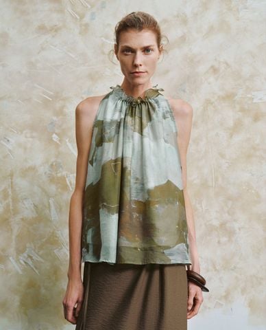  URBAN REVIVO - Áo kiểu nữ cổ yếm in hoạ tiết hiện đại Sleeveless 