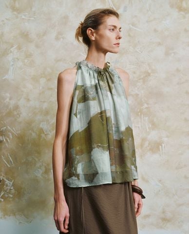  URBAN REVIVO - Áo kiểu nữ cổ yếm in hoạ tiết hiện đại Sleeveless 