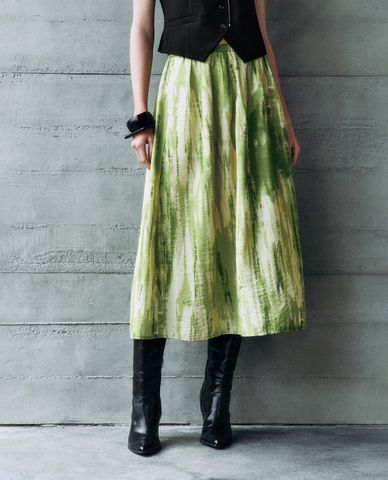  URBAN REVIVO - Chân váy phom suông midi phối hoạ tiết 