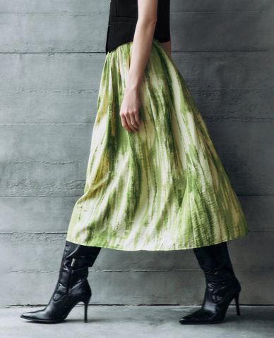  URBAN REVIVO - Chân váy phom suông midi phối hoạ tiết 