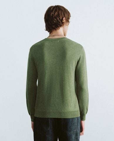  URBAN REVIVO - Áo dệt kim nam cổ tròn tay dài trẻ trung 