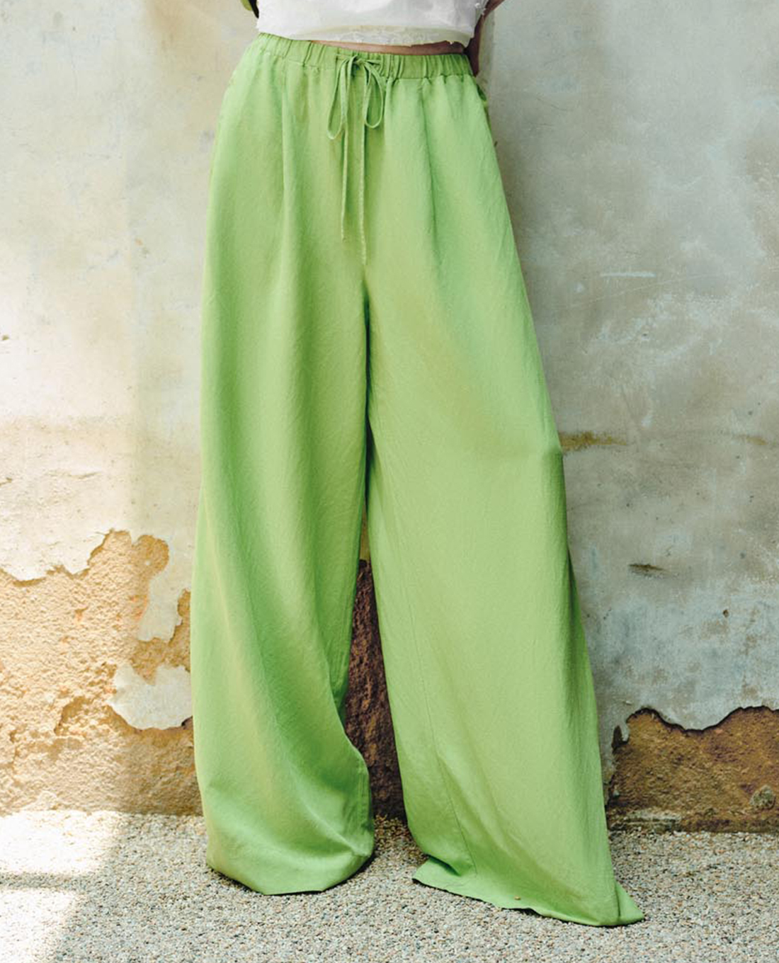 URBAN REVIVO - Quần nữ ống rộng lưng thun phối dây rút