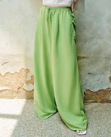  URBAN REVIVO - Quần nữ ống rộng lưng thun phối dây rút 