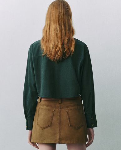  URBAN REVIVO - Áo sơ mi nữ tay dài phom croptop Button Up Loose 