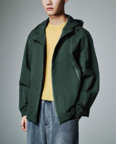  URBAN REVIVO - Áo khoác nam phối mũ hiện đại 