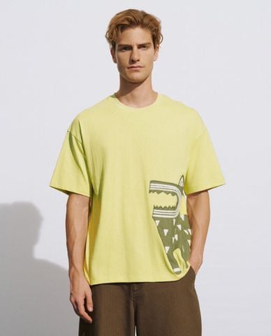  URBAN REVIVO - Áo thun nam cổ tròn tay ngắn in hoạ tiết 