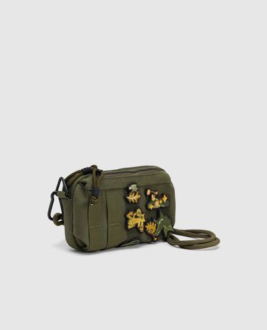  URBAN REVIVO - Túi đeo chéo nam phom chữ nhật phối họa tiết 