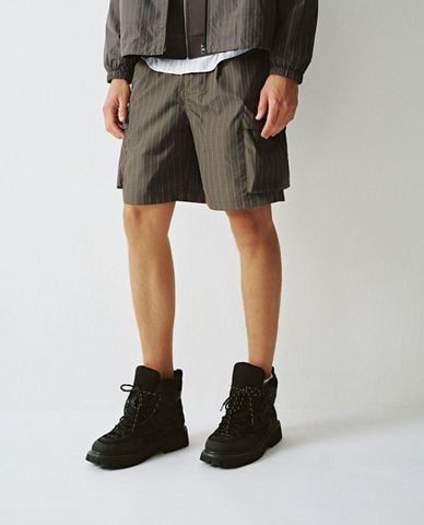  URBAN REVIVO - Quần short nam ngang gối thời trang 