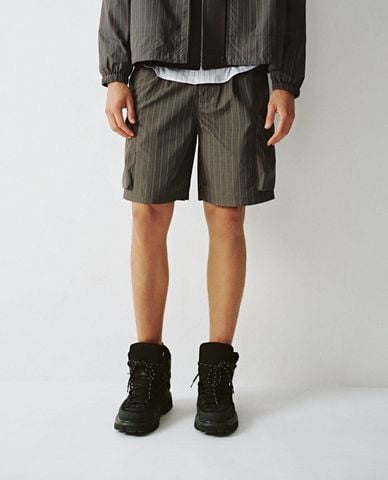  URBAN REVIVO - Quần short nam ngang gối thời trang 