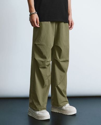  URBAN REVIVO - Quần nam ống rộng lưng thun phối dây rút thời trang 