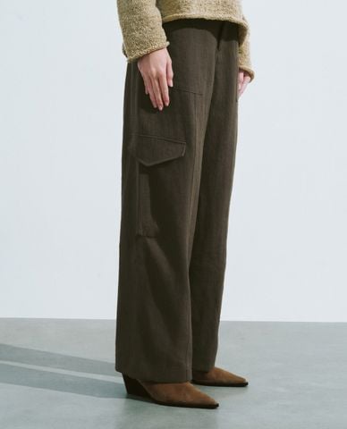  URBAN REVIVO - Quần nữ ống rộng phối túi thời thượng 