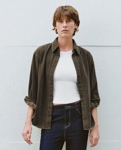  URBAN REVIVO - Áo sơ mi denim nữ cổ bẻ tay dài Loose Button Up 