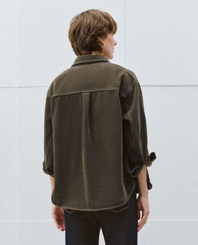  URBAN REVIVO - Áo sơ mi denim nữ cổ bẻ tay dài Loose Button Up 