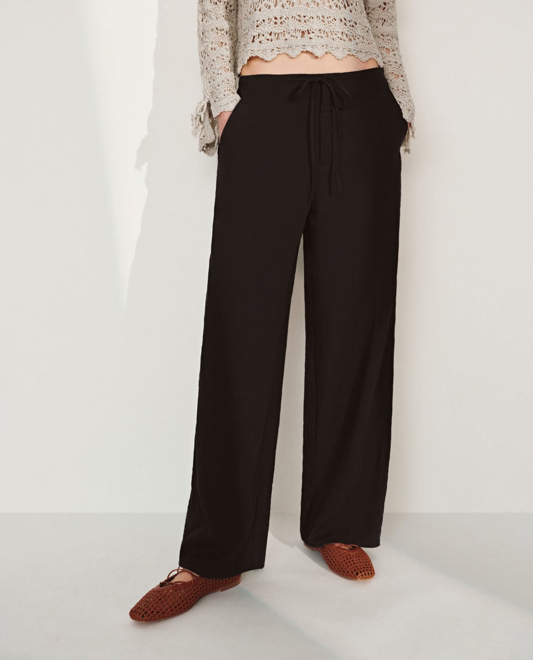 URBAN REVIVO - Quần nữ ống rộng phối dây rút