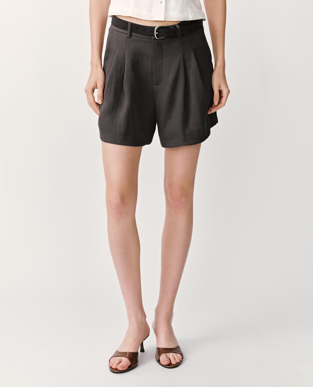 URBAN REVIVO - Quần short ngắn nữ lưng cao dáng suông