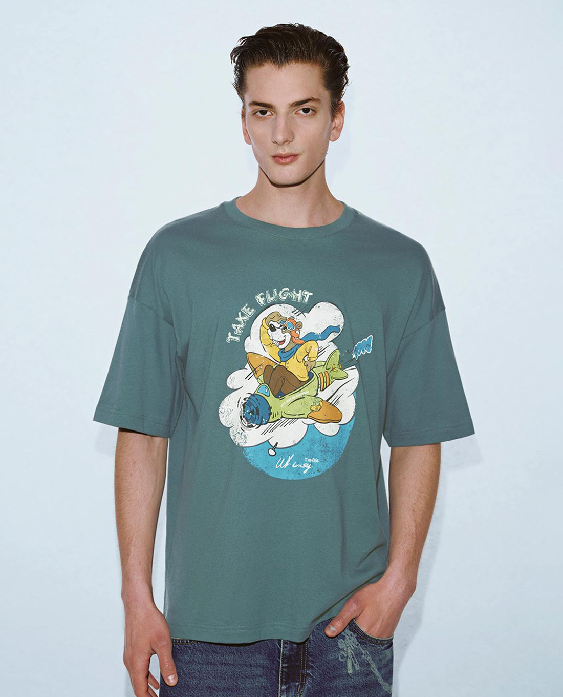 URBAN REVIVO - Áo thun nam cổ tròn tay ngắn in họa tiết