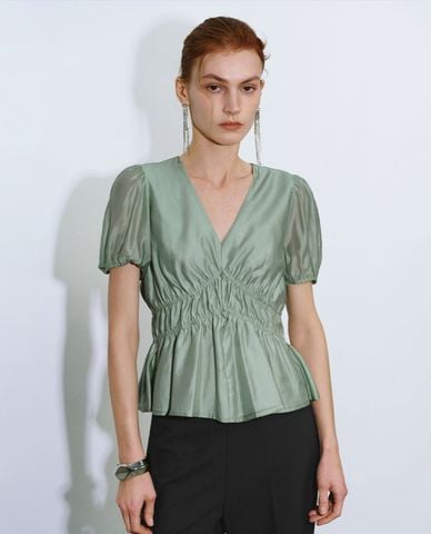  URBAN REVIVO - Áo kiểu nữ cổ V tay ngắn phom ôm nhún bèo Skater 