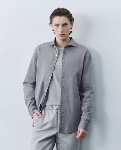  URBAN REVIVO - Áo sơ mi nam cổ bẻ tay dài 