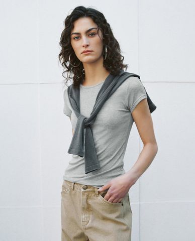  URBAN REVIVO - Áo thun nữ cổ tròn tay ngắn 