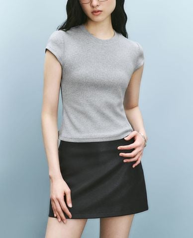  URBAN REVIVO - Áo thun nữ cổ tròn tay ngắn phom ôm 