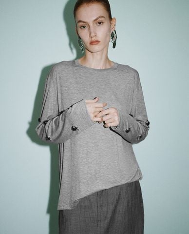  URBAN REVIVO - Áo thun nữ cổ tròn tay dài hiện đại Loose 