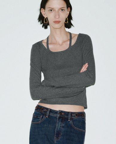  URBAN REVIVO - Áo thun nữ tay dài phom ôm quyến rũ 